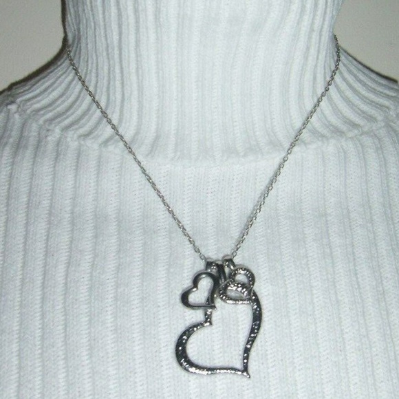 Beautiful 3 Hearts Pendant Chain Necklace